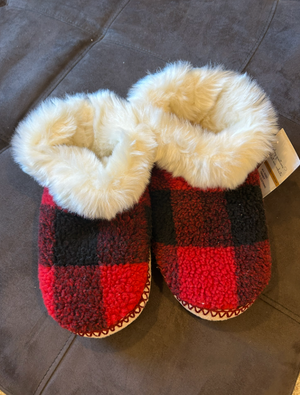 Open image in slideshow, Buffalo plaid slippers
