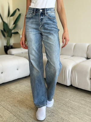 Open image in slideshow, Judy Blue Full Size High Waist Straight Jeans
